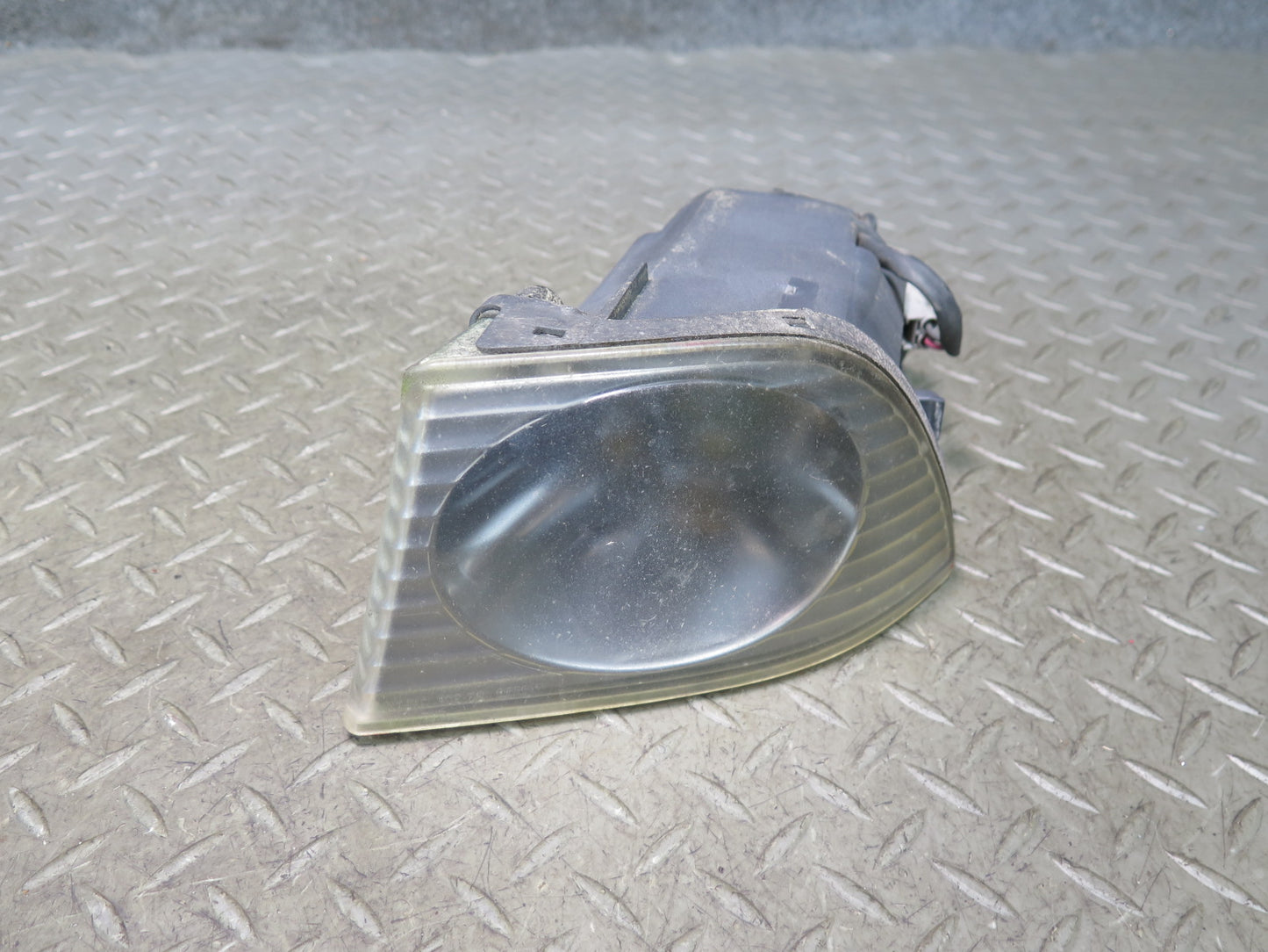 04-05 Lexus IS300 JCE10L Sedan Set of 2 Front Left & Right Fog Light Lamp OEM