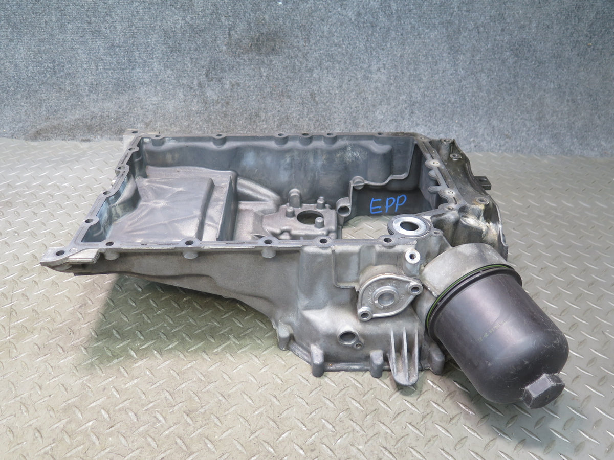 2014-2016 Porsche Panamera 970 3.0L Cwda Engine Upper Oil Pan w Filter Housing