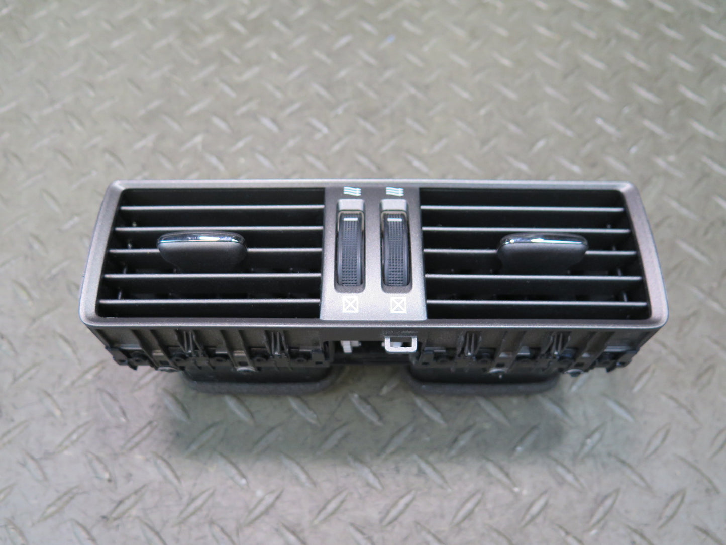 08-12 Lexus UVF46L LS600h Rear Center Console Air Vent Grille 58860-50060 OEM