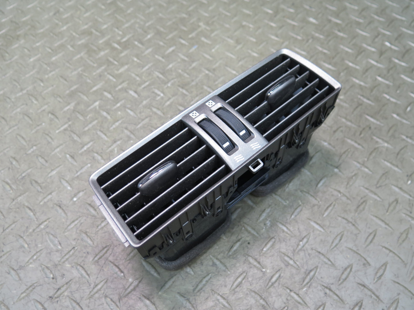 08-12 Lexus UVF46L LS600h Rear Center Console Air Vent Grille 58860-50060 OEM