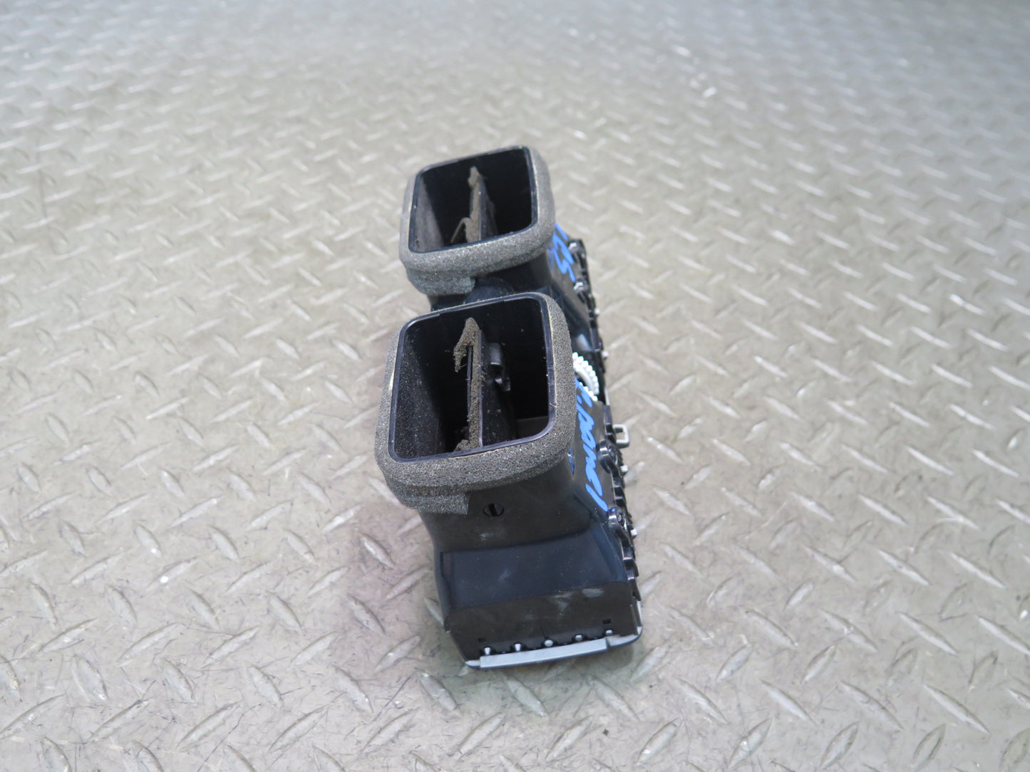 08-12 Lexus UVF46L LS600h Rear Center Console Air Vent Grille 58860-50060 OEM