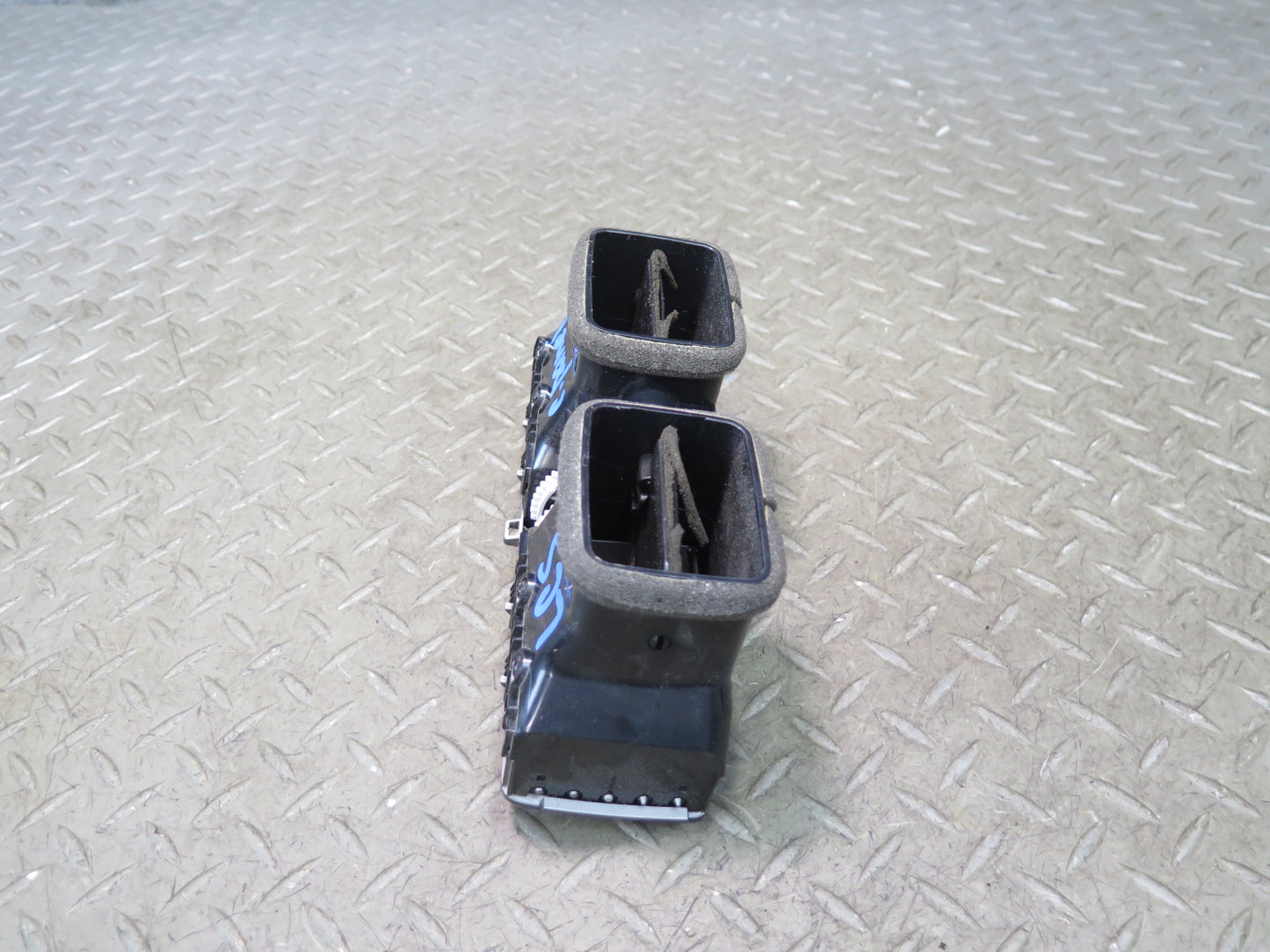 08-12 Lexus UVF46L LS600h Rear Center Console Air Vent Grille 58860-50060 OEM