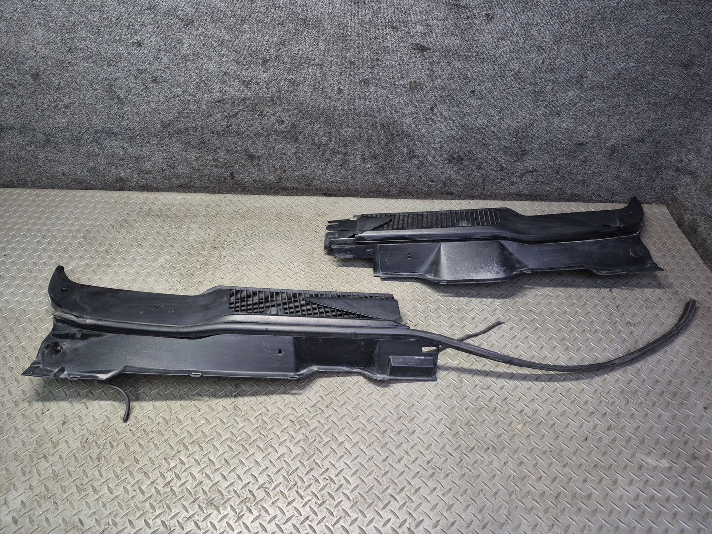 02-08 Dodge RAM 1500 DR Set of 2 Front Windshield Wiper Vent Cowl Trim Panel OEM