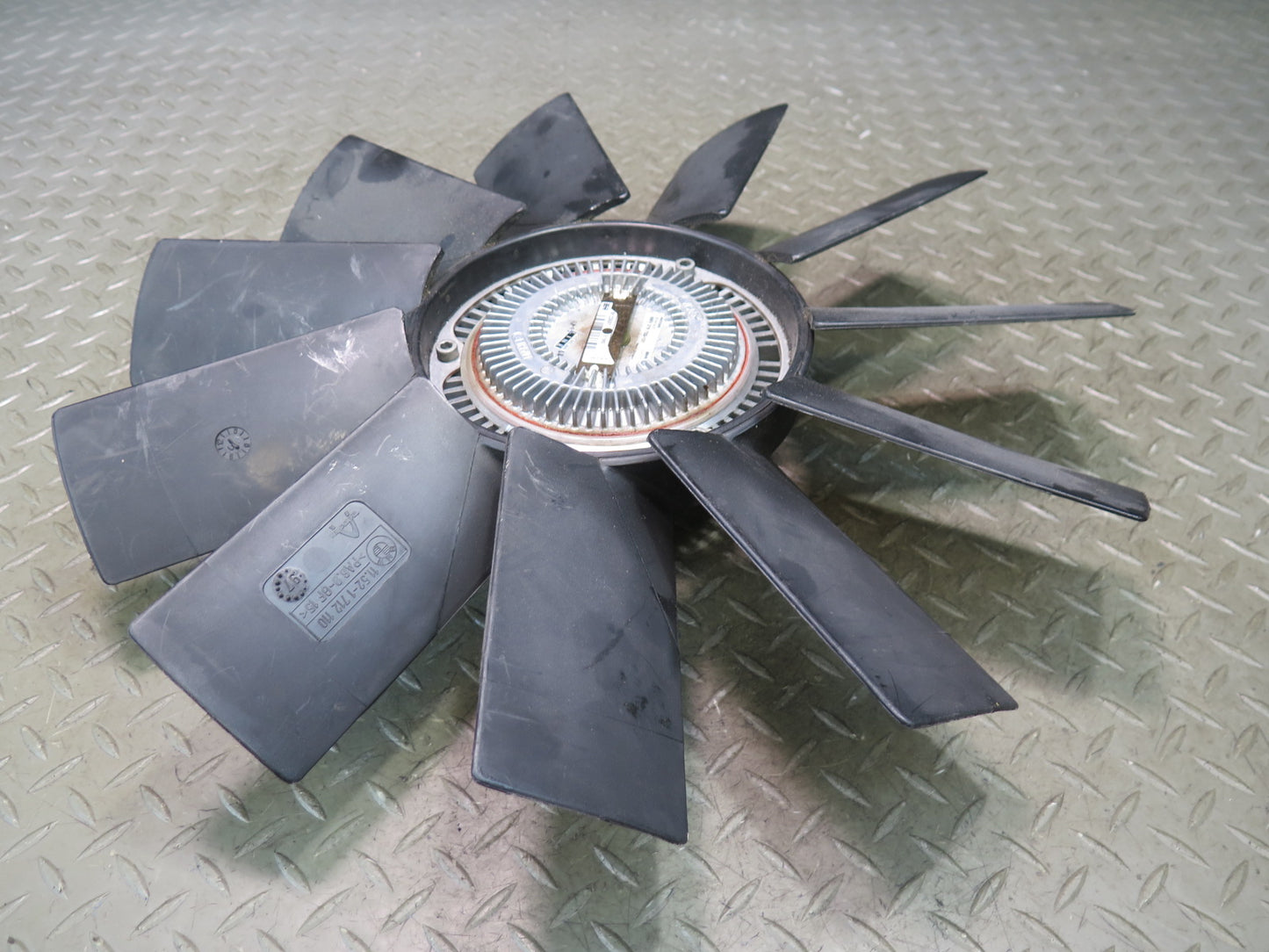 97-03 BMW E39 540i Engine Cooling Fan Motor Clutch w Blade 1712110 OEM