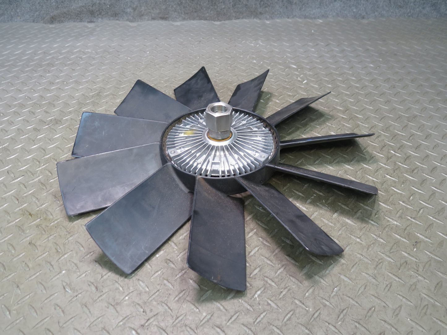 97-03 BMW E39 540i Engine Cooling Fan Motor Clutch w Blade 1712110 OEM