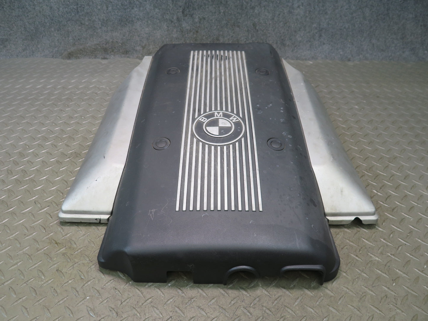 97-03 BMW E39 540i Engine Motor Upper Trim Cover 1435012 OEM