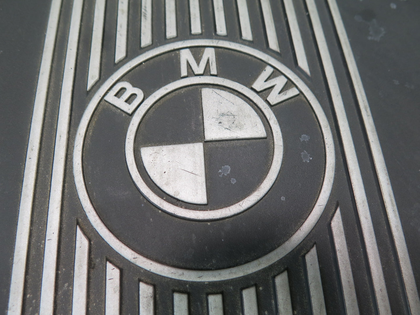 97-03 BMW E39 540i Engine Motor Upper Trim Cover 1435012 OEM