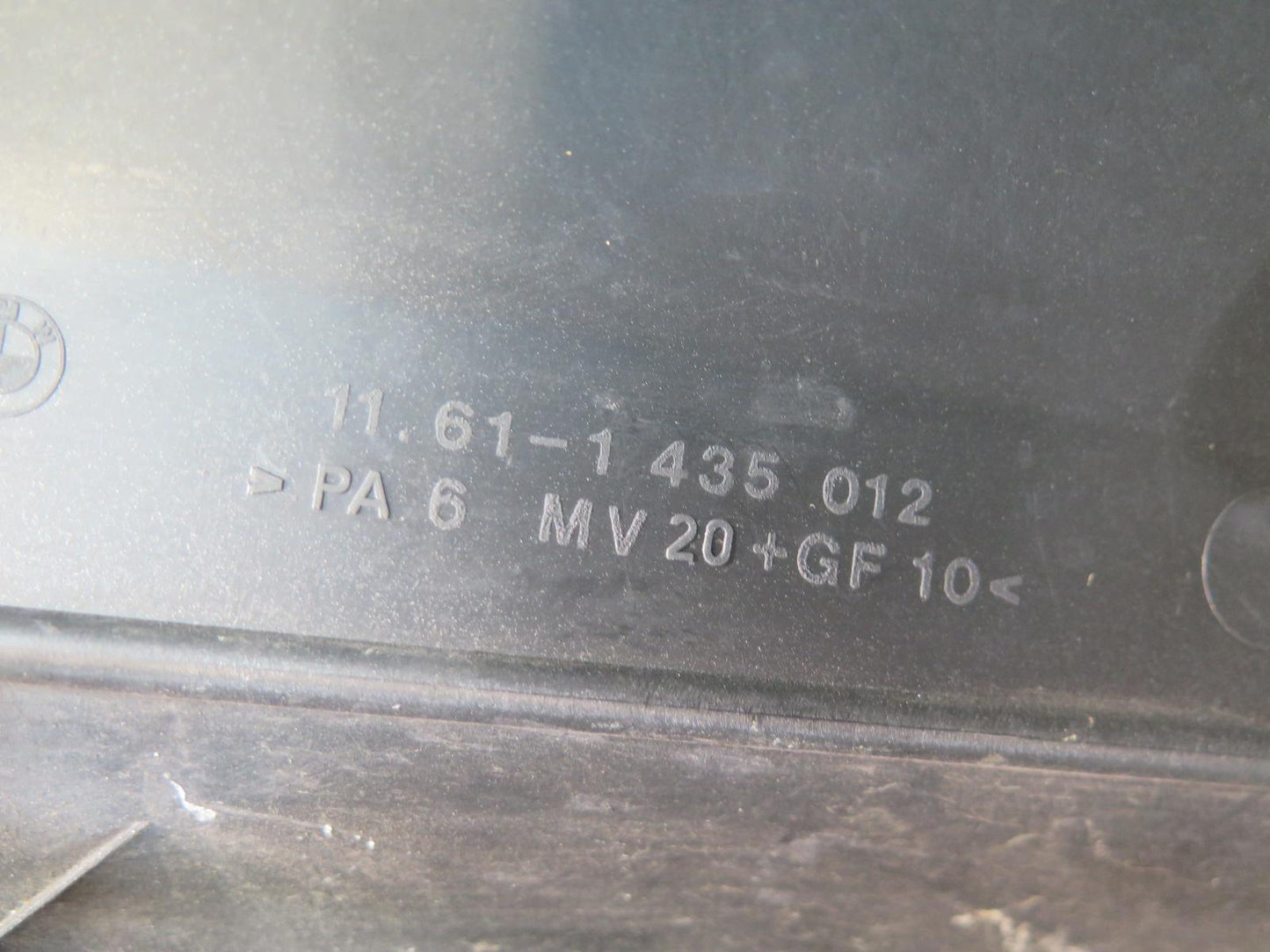 97-03 BMW E39 540i Engine Motor Upper Trim Cover 1435012 OEM