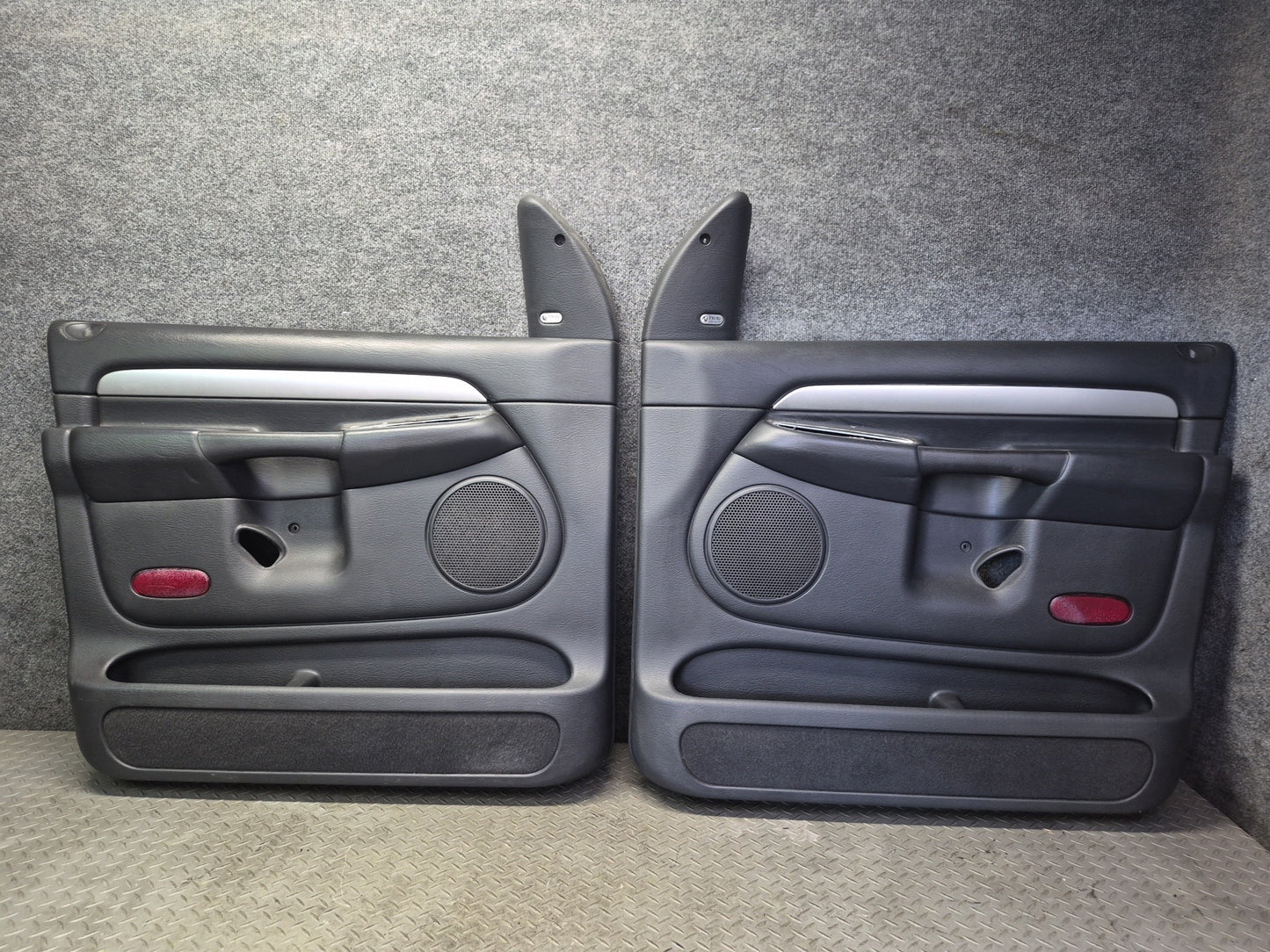 02-05 Dodge RAM 1500 DR Crew CAB 4DOOR Front Door Interior Trim Panel Set OEM