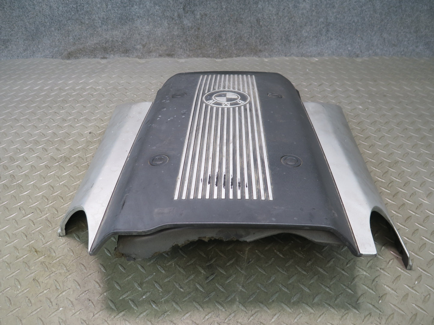 97-03 BMW E39 540i Engine Motor Upper Trim Cover 1435012 OEM