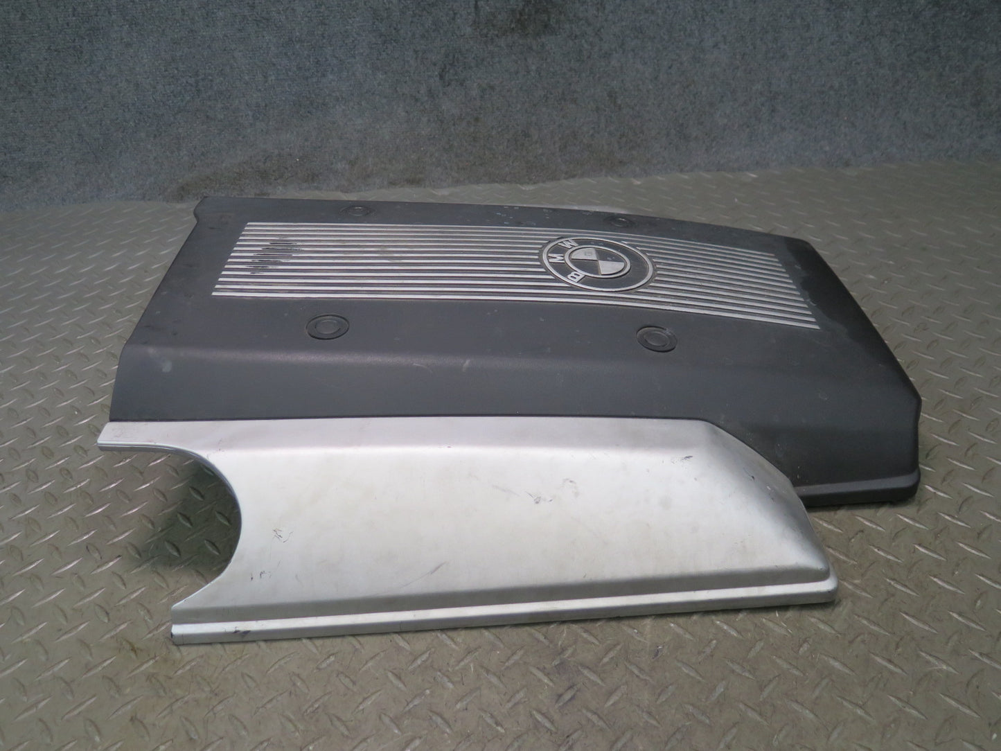 97-03 BMW E39 540i Engine Motor Upper Trim Cover 1435012 OEM