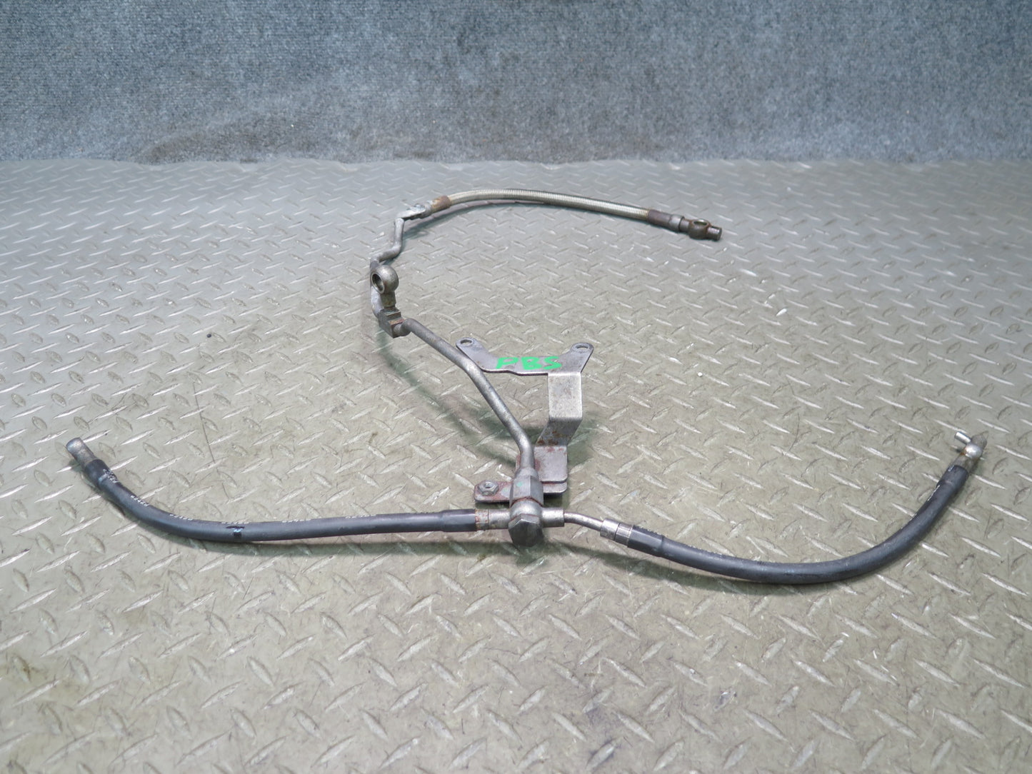 2006-2010 BMW E64 E63 M6 S85 Engine Oil Pump Pressure Vanos Line Pipe Tube