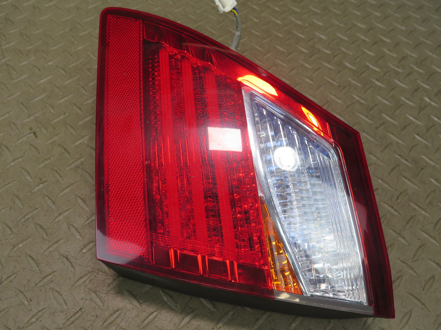10-12 Lexus UVF46L LS600h Rear Right Inner Trunk Lid Tail Light Lamp OEM