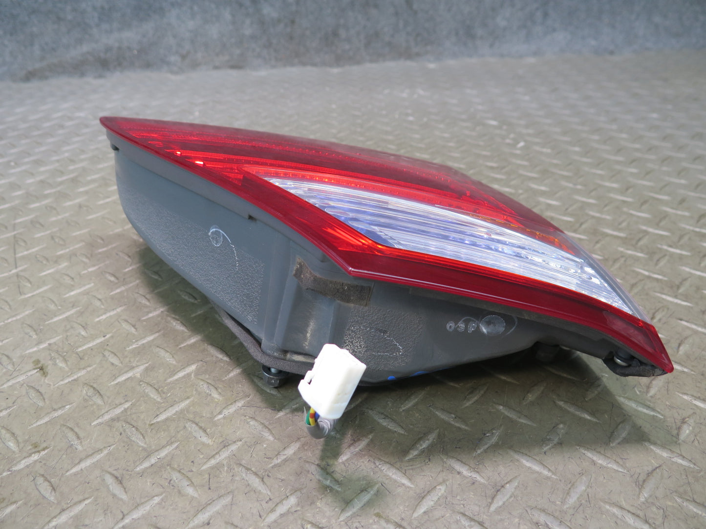 10-12 Lexus UVF46L LS600h Rear Left Inner Trunk Lid Tail Light Lamp OEM