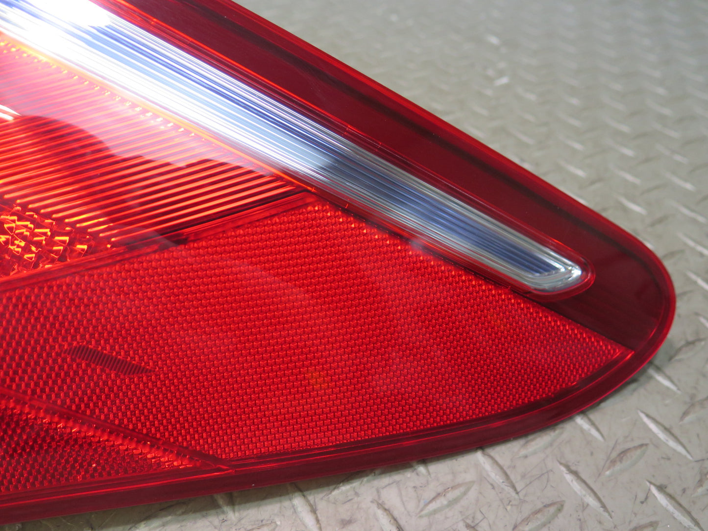 10-12 Lexus UVF46L LS600h Rear Right Outer Tail Light Lamp OEM