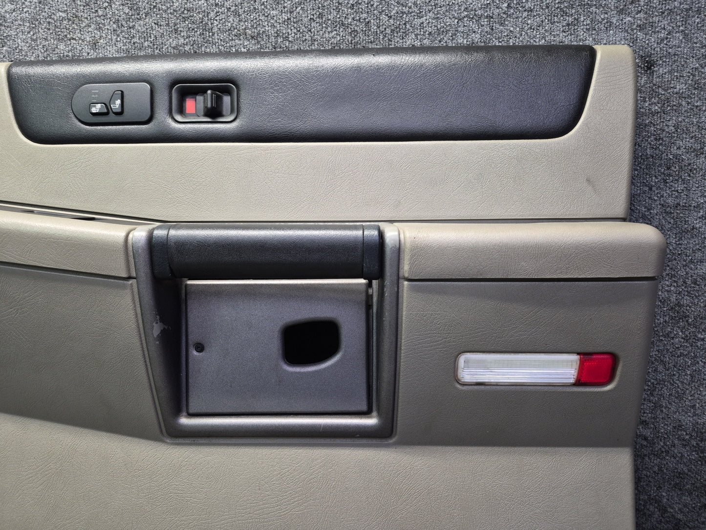 2003-2004 Hummer H2 Front Right Side Door Interior Trim Cover Panel W/ Handle