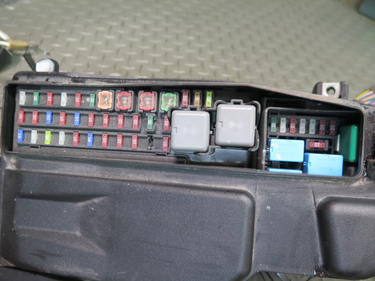 08-16 Lexus UVF46L LS600h 2URFSE Engine Bay Junction Fuse Relay Box Module OEM