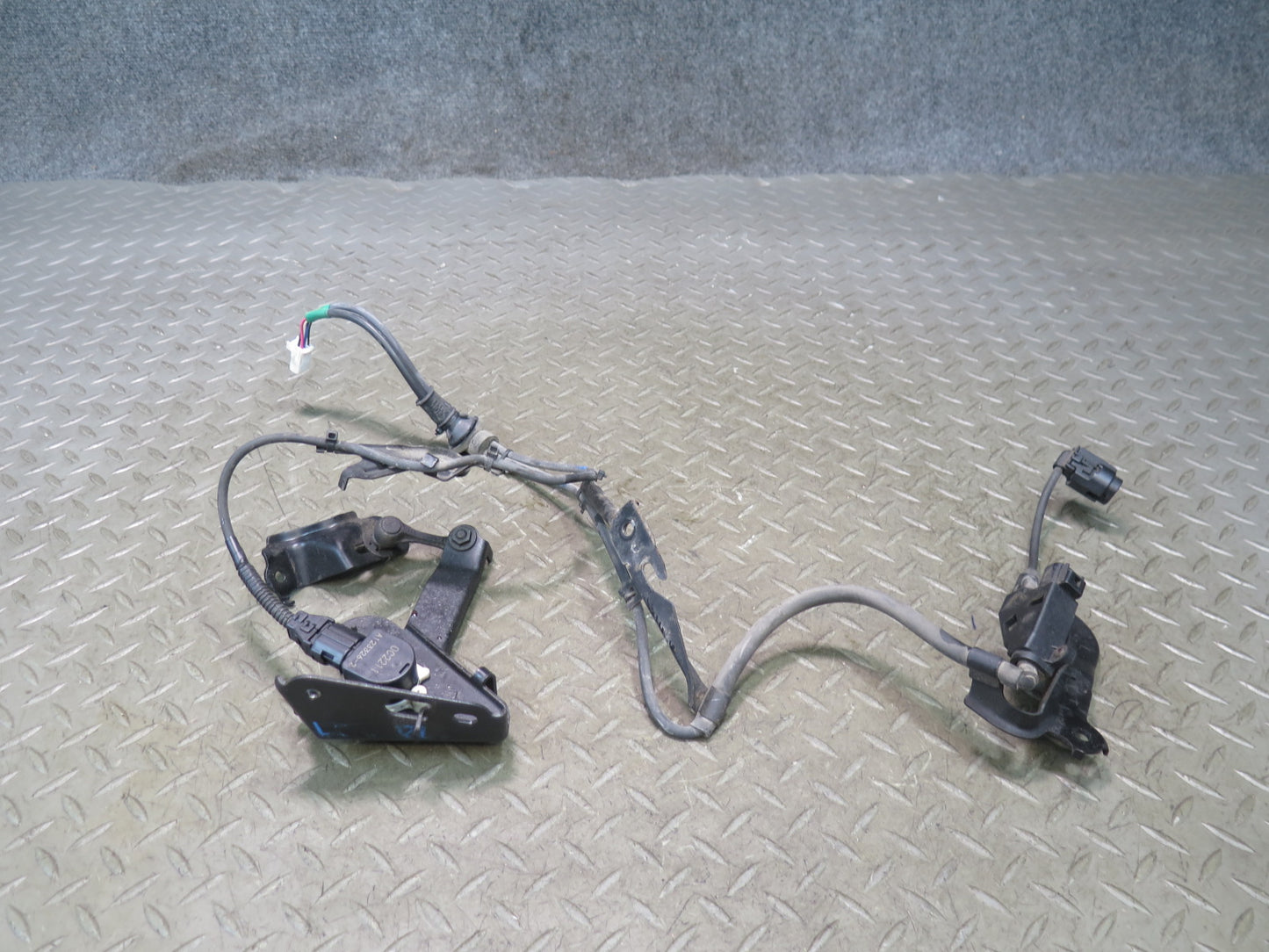 08-16 Lexus UVF46L LS600h Rear Left Suspension Height Level Sensor OEM