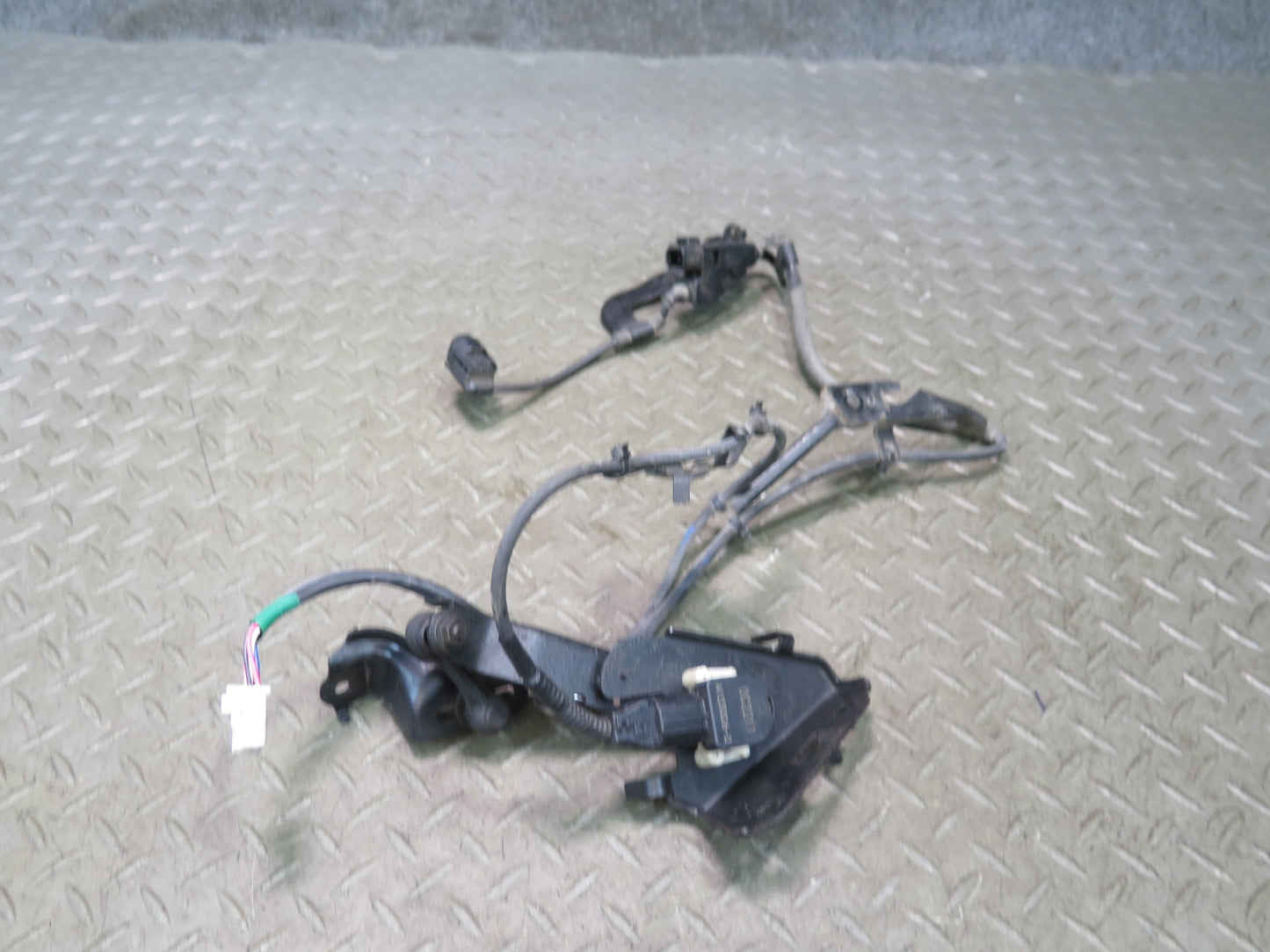 08-16 Lexus UVF46L LS600h Rear Left Suspension Height Level Sensor OEM
