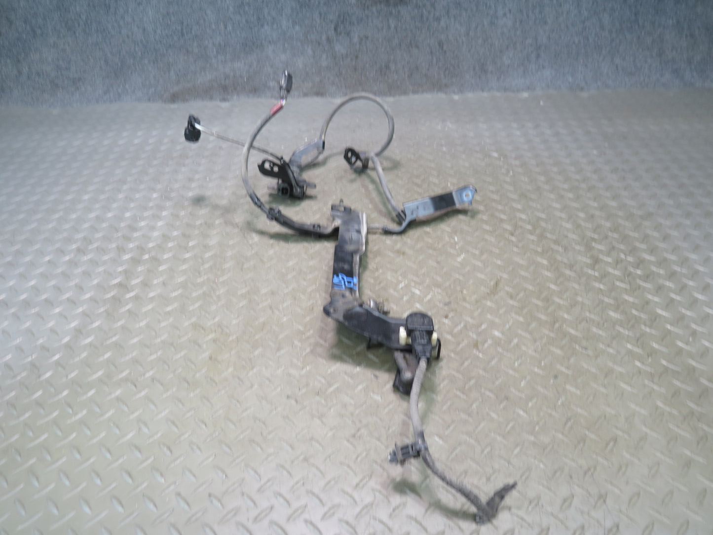 08-16 Lexus UVF46L LS600h Front Left Suspension Height Level Sensor OEM