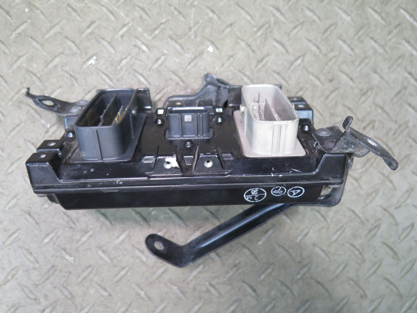 10-12 Lexus UVF46L LS600h ABS TRC VSC Traction Control Module 89540-50590 OEM
