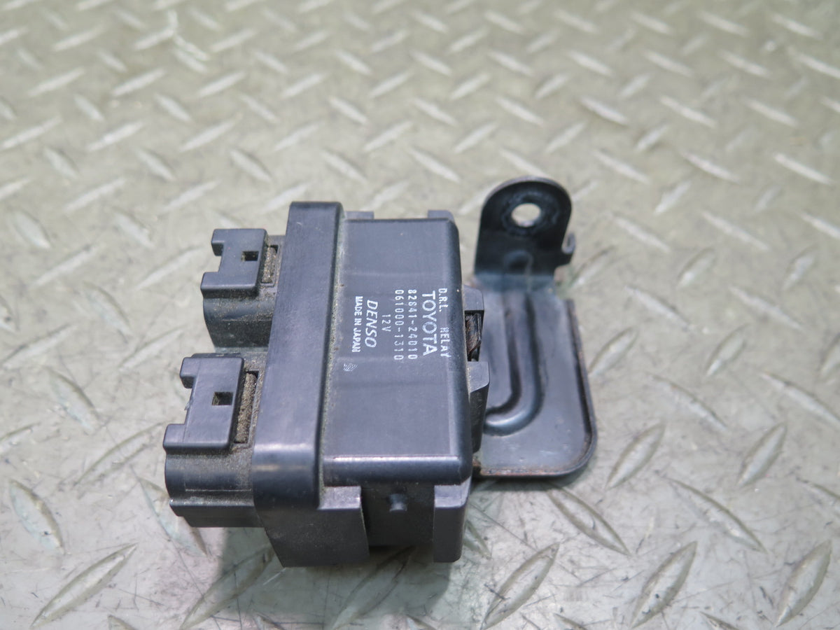 01-05 Lexus JCE10L IS300 Daytime Running Light Relay 82840-53010 OEM