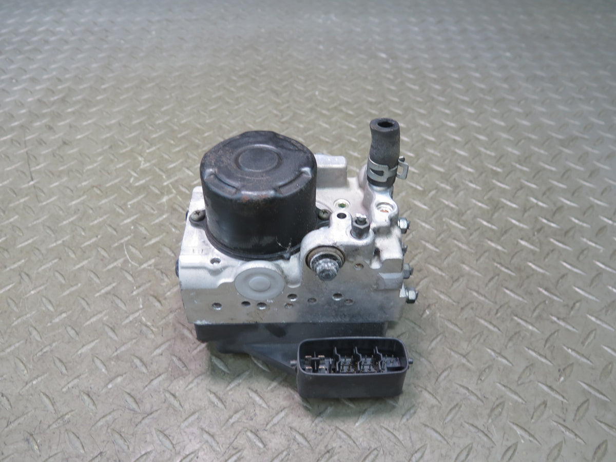 02-05 Lexus JCE10L IS300 Anti Lock Brake ABS Pump Module 44540-53020 OEM