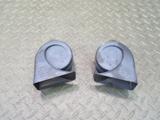 01-05 Lexus JCE10L IS300 Set of 2 High & Low Tone Note Pitch Horn Signal OEM
