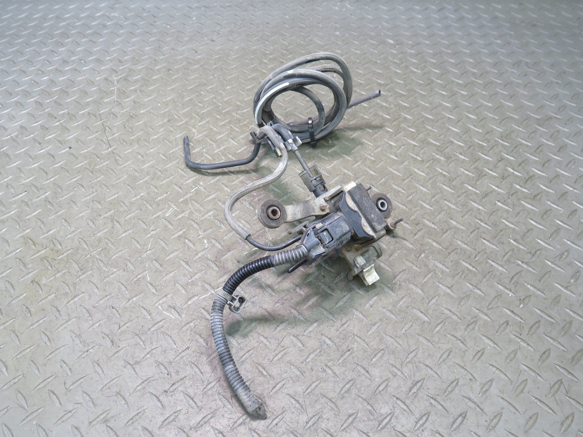 08-16 Lexus UVF46L LS600h Air Suspension Height Control Solenoid Sub Valve OEM