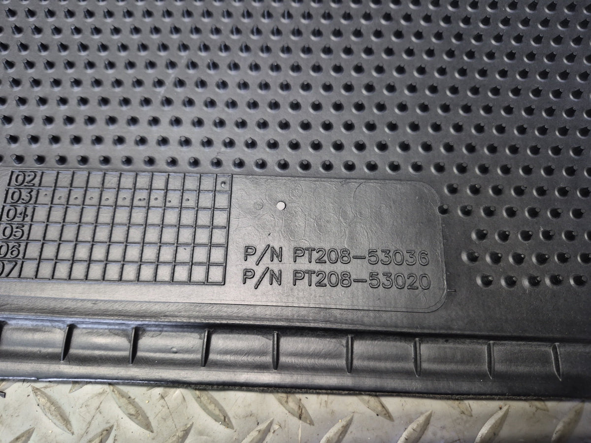 01-05 Lexus JCE10L IS300 Set of 4 Front & Rear Carpet Floor MAT OEM