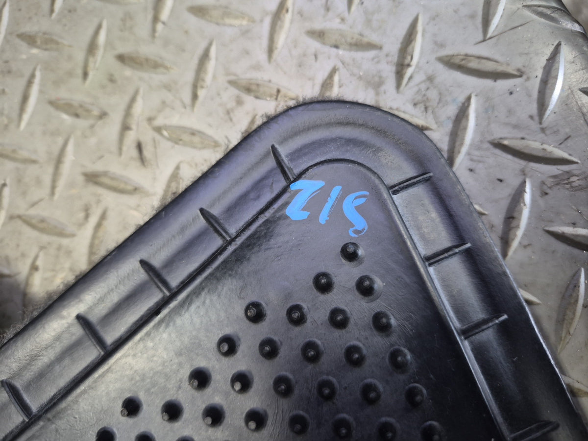 01-05 Lexus JCE10L IS300 Set of 4 Front & Rear Carpet Floor MAT OEM