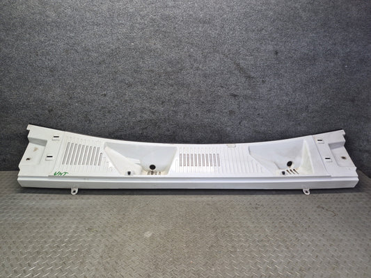 2003-2007 Hummer H2 Front Hood Cowl Vent Trim Panel 15108413