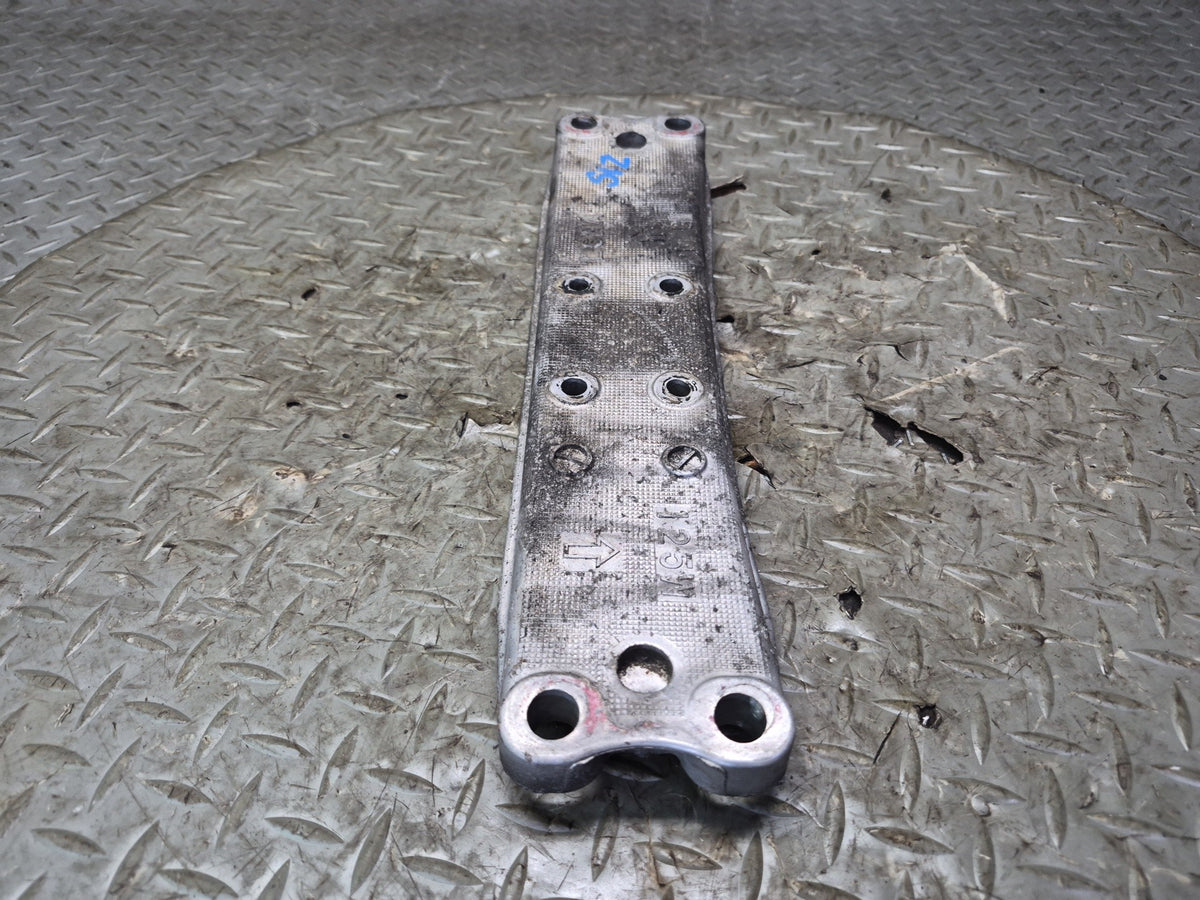 01-05 Lexus JCE10L IS300 A650E A/T Automatic Transmission Mount Bracket OEM