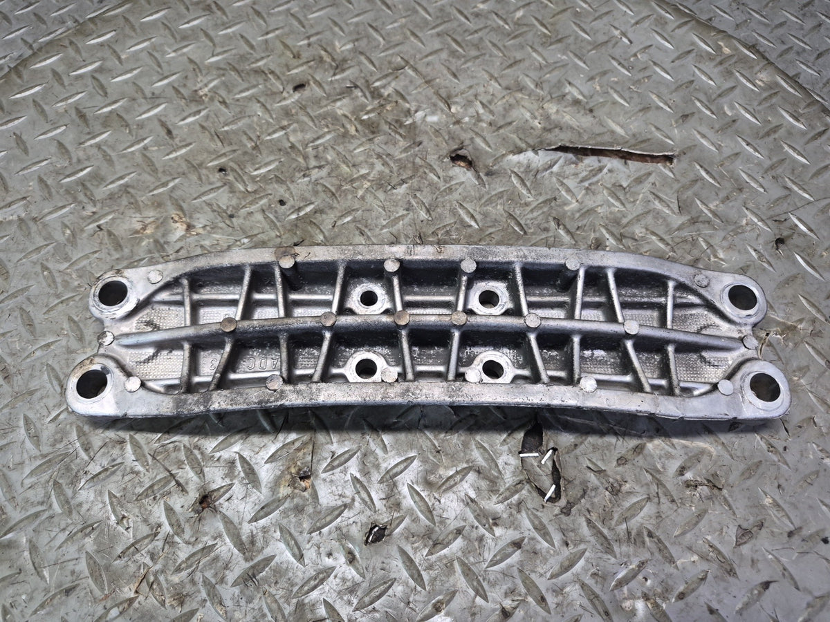01-05 Lexus JCE10L IS300 A650E A/T Automatic Transmission Mount Bracket OEM