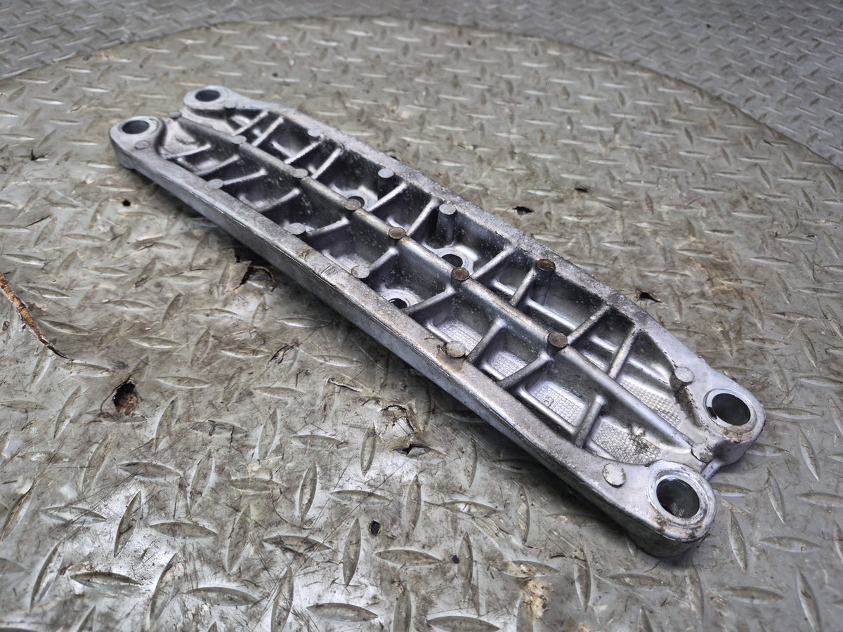 01-05 Lexus JCE10L IS300 A650E A/T Automatic Transmission Mount Bracket OEM