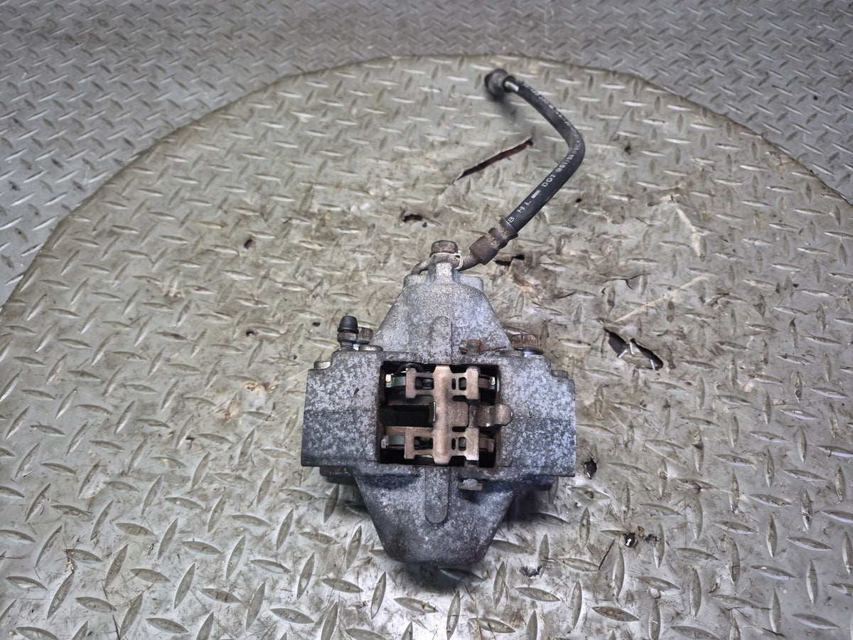 01-05 Lexus JCE10L IS300 Set of 2 Rear Left & Right Brake Caliper OEM
