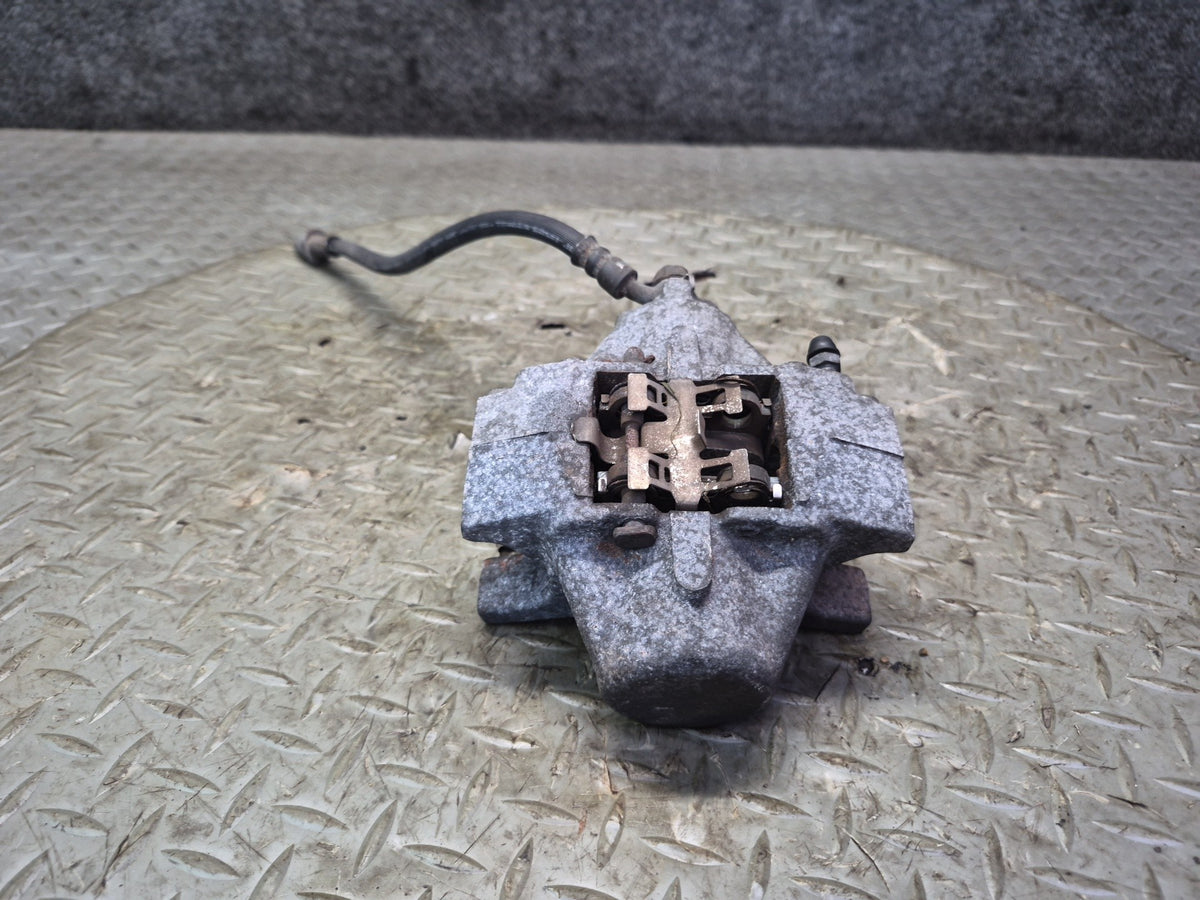 01-05 Lexus JCE10L IS300 Set of 2 Rear Left & Right Brake Caliper OEM