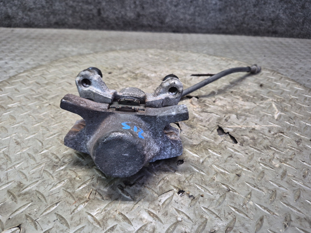 01-05 Lexus JCE10L IS300 Set of 2 Rear Left & Right Brake Caliper OEM