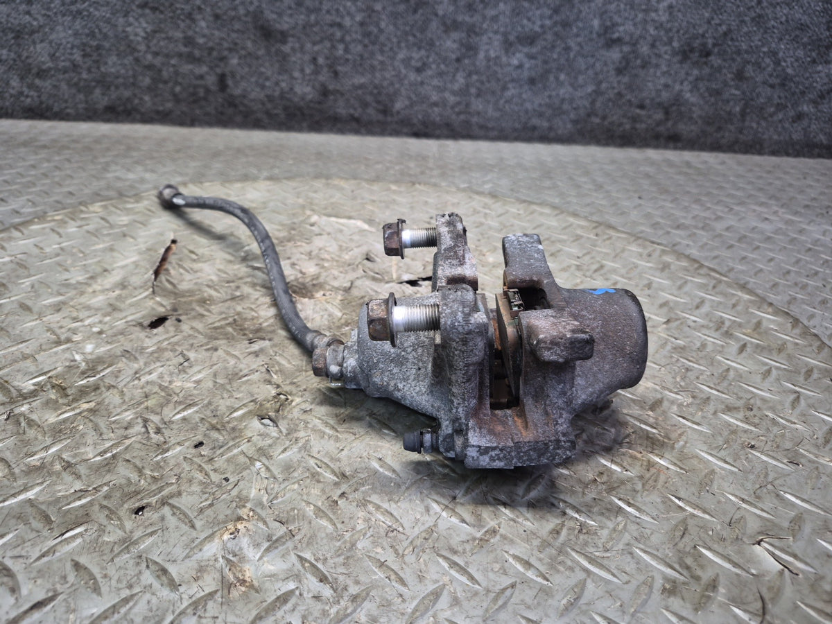 01-05 Lexus JCE10L IS300 Set of 2 Rear Left & Right Brake Caliper OEM