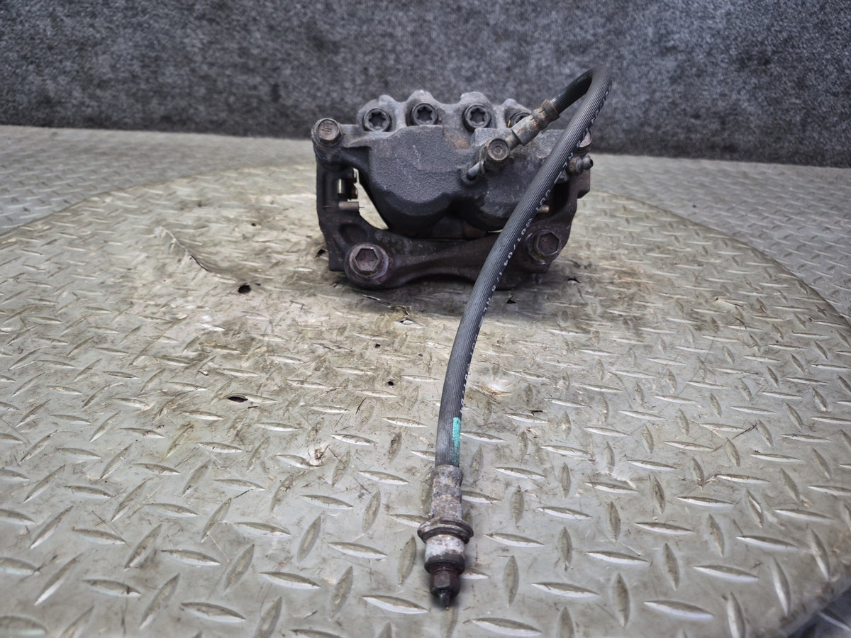 01-05 Lexus JCE10L IS300 Set of 2 Front Left & Right Brake Caliper OEM