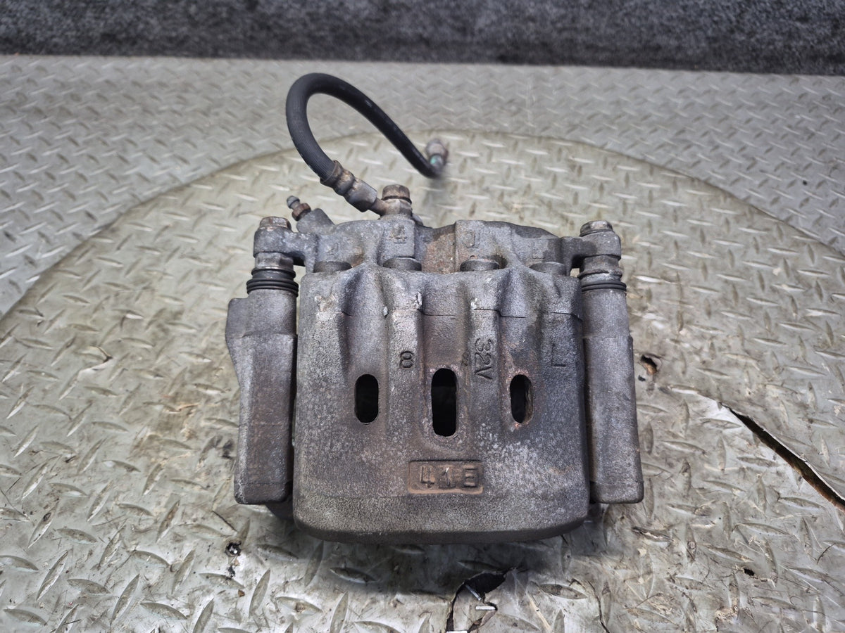 01-05 Lexus JCE10L IS300 Set of 2 Front Left & Right Brake Caliper OEM