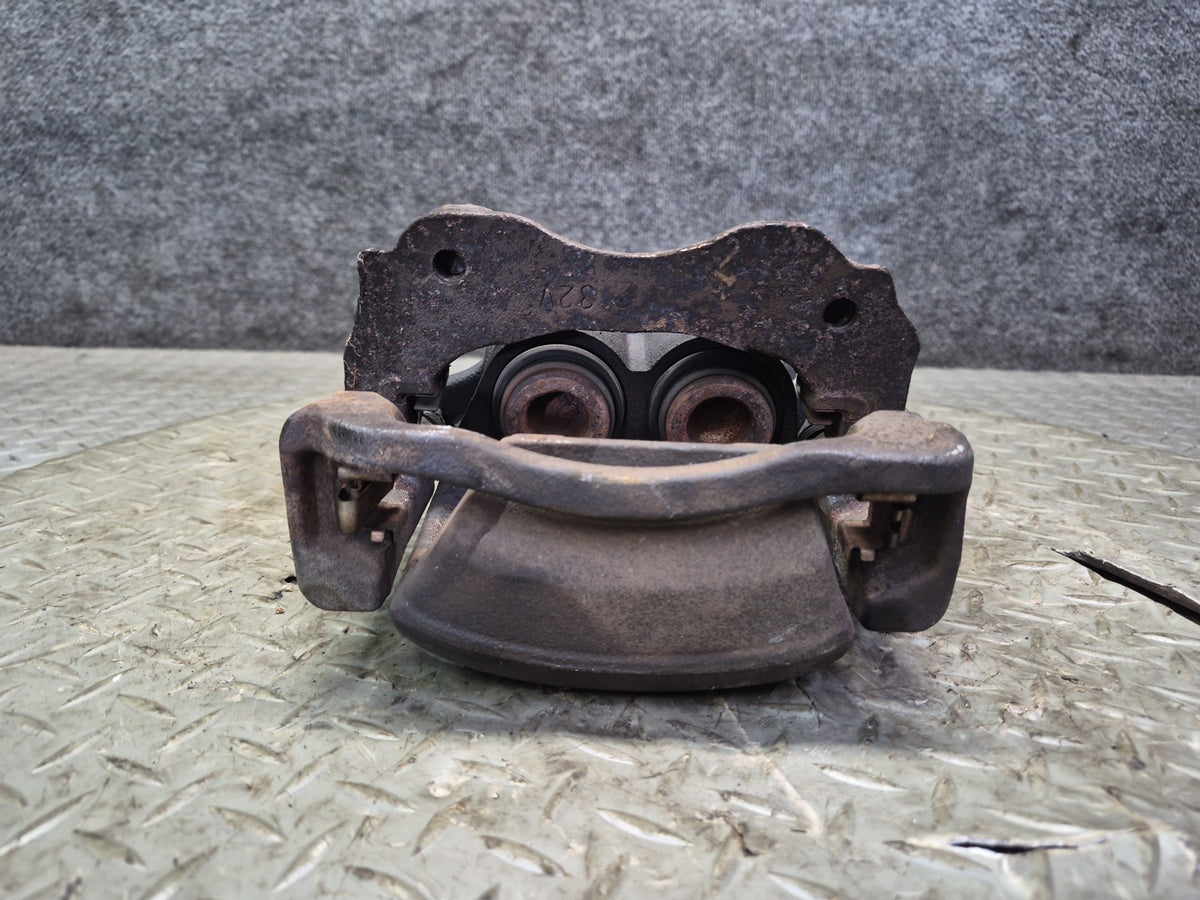 01-05 Lexus JCE10L IS300 Set of 2 Front Left & Right Brake Caliper OEM