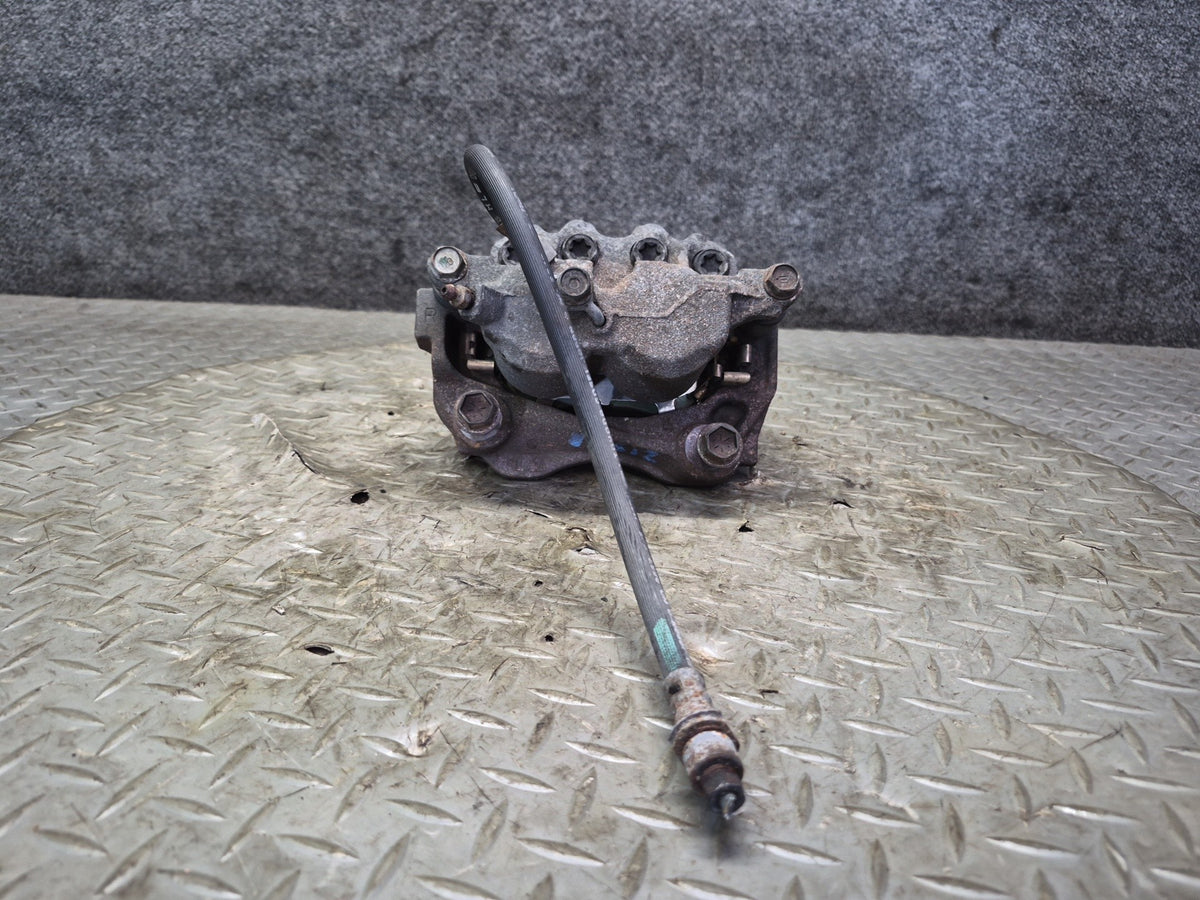 01-05 Lexus JCE10L IS300 Set of 2 Front Left & Right Brake Caliper OEM