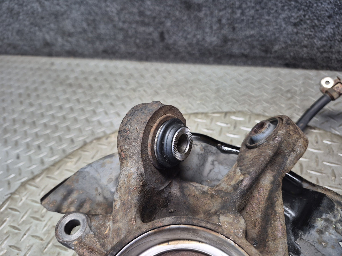 01-05 Lexus JCE10L IS300 Rear Right Spindle Knuckle Wheel Hub Bearing OEM
