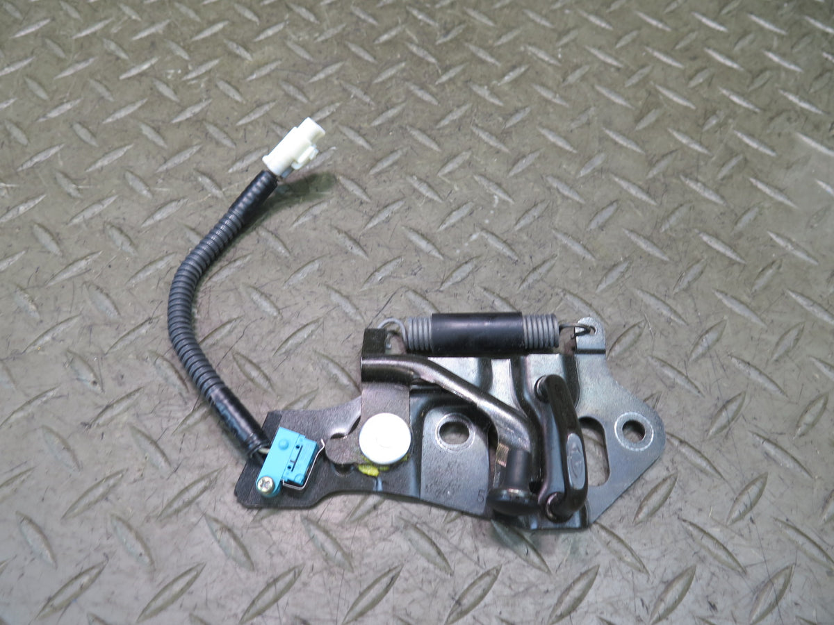 01-06 Lexus UCF30L LS430 Rear Trunk Deck Lid Latch Striker OEM