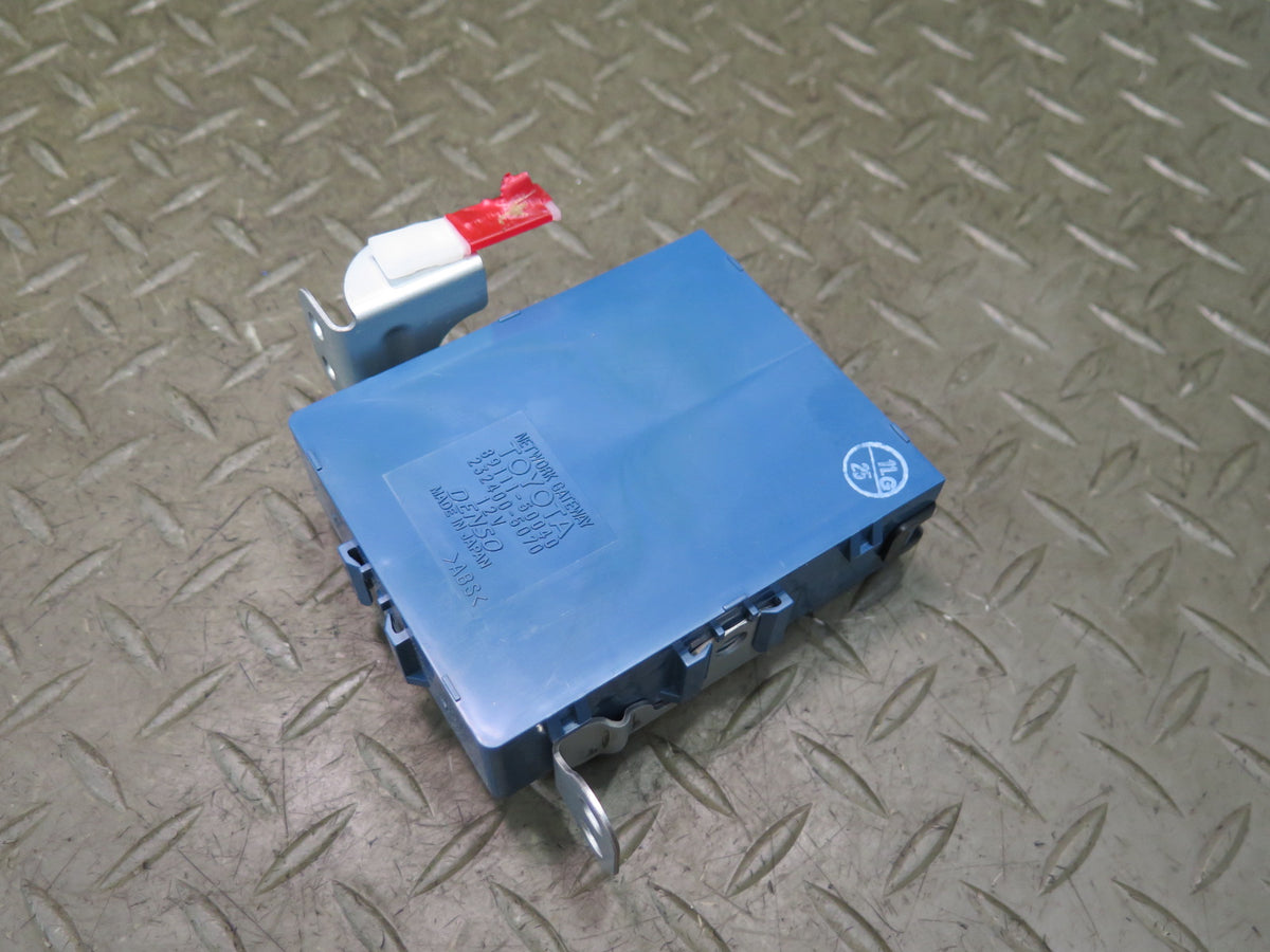 04-06 Lexus UCF30L LS430 Network Gateway Control Module 89111-50040 OEM