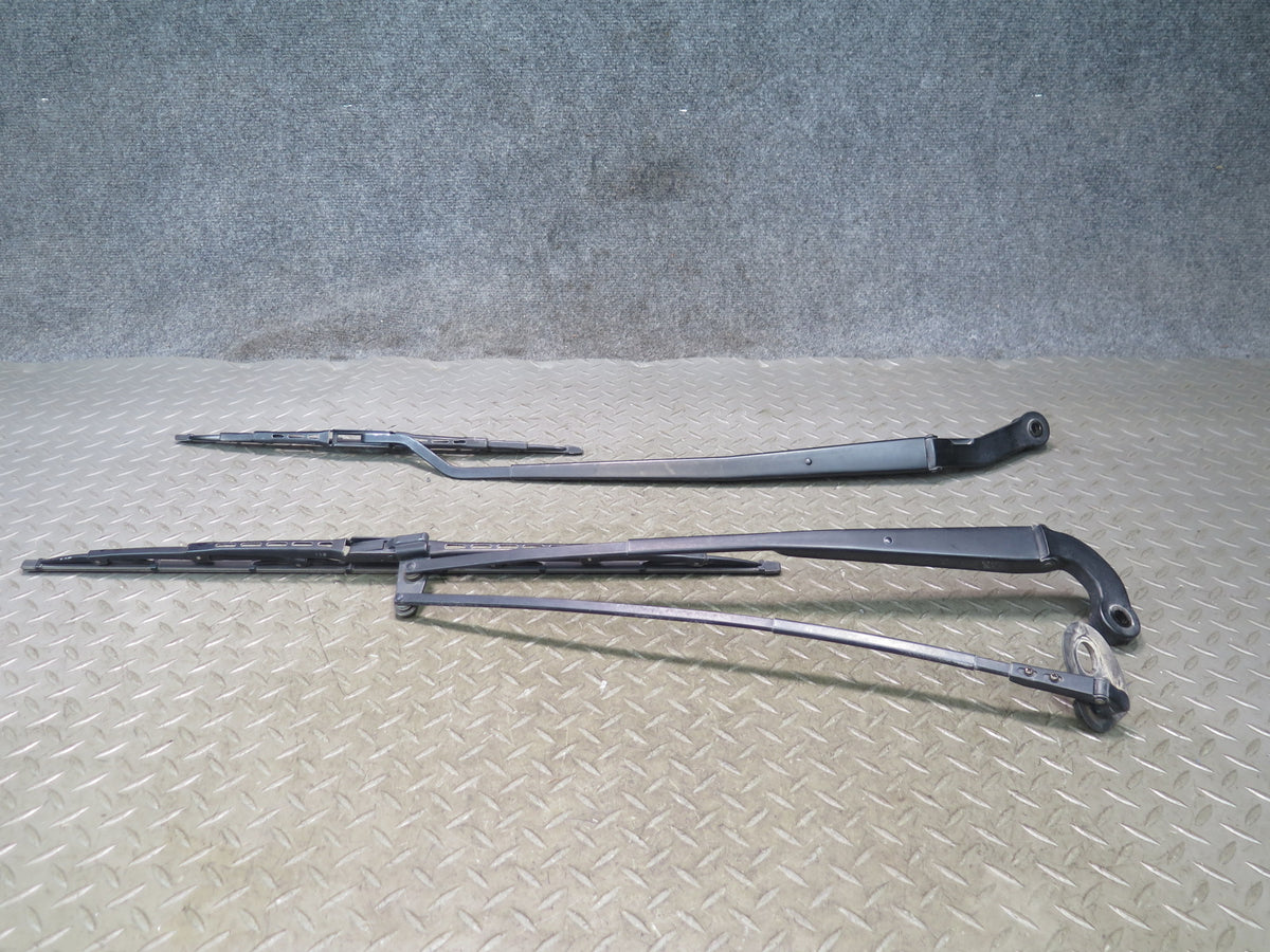 01-06 Lexus UCF30L LS430 Set of 2 Front Left & Right Wiper Arm OEM