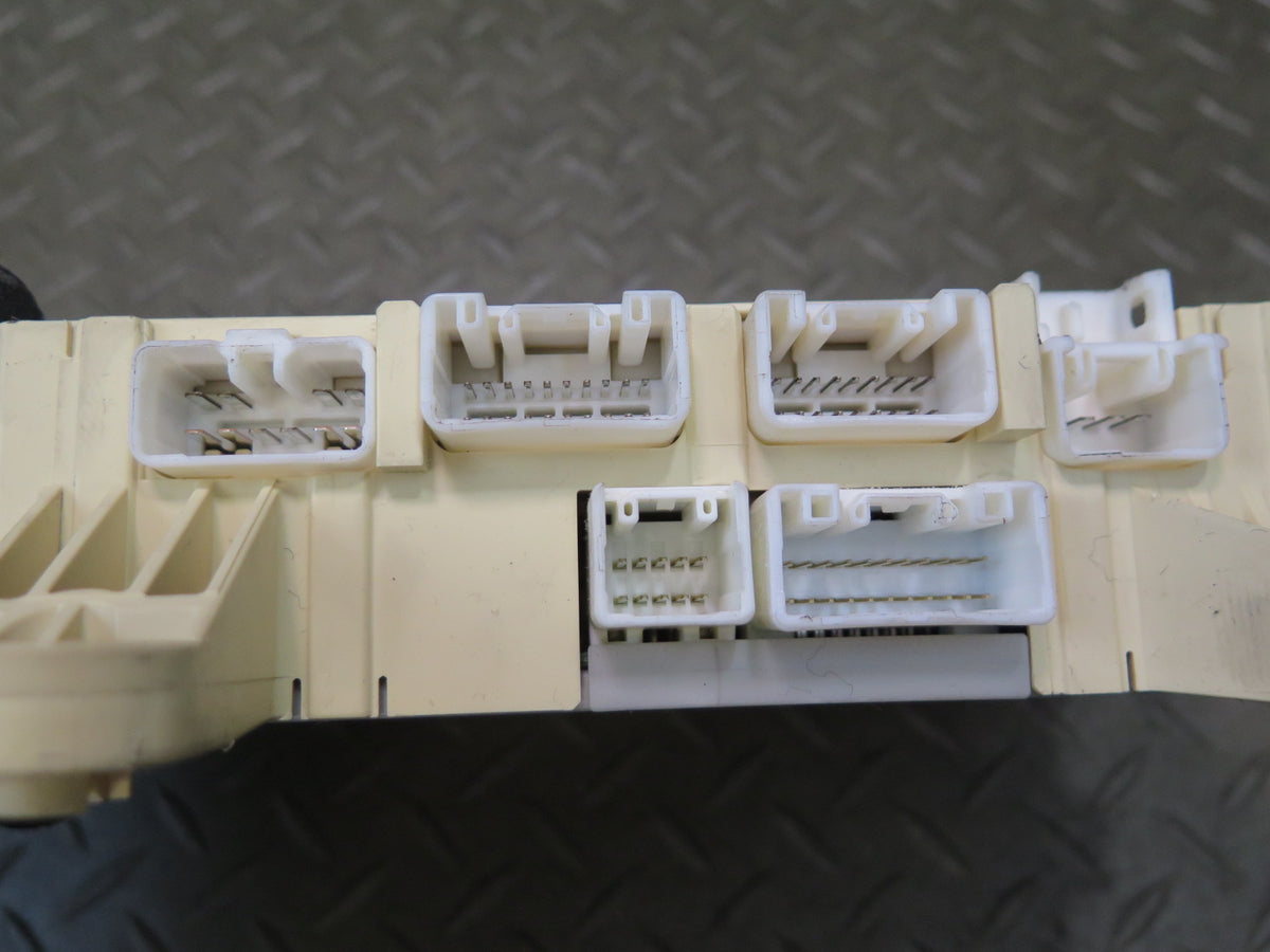 04-06 Lexus UCF30L LS430 Front Left Fuse Relay Junction Box Module OEM