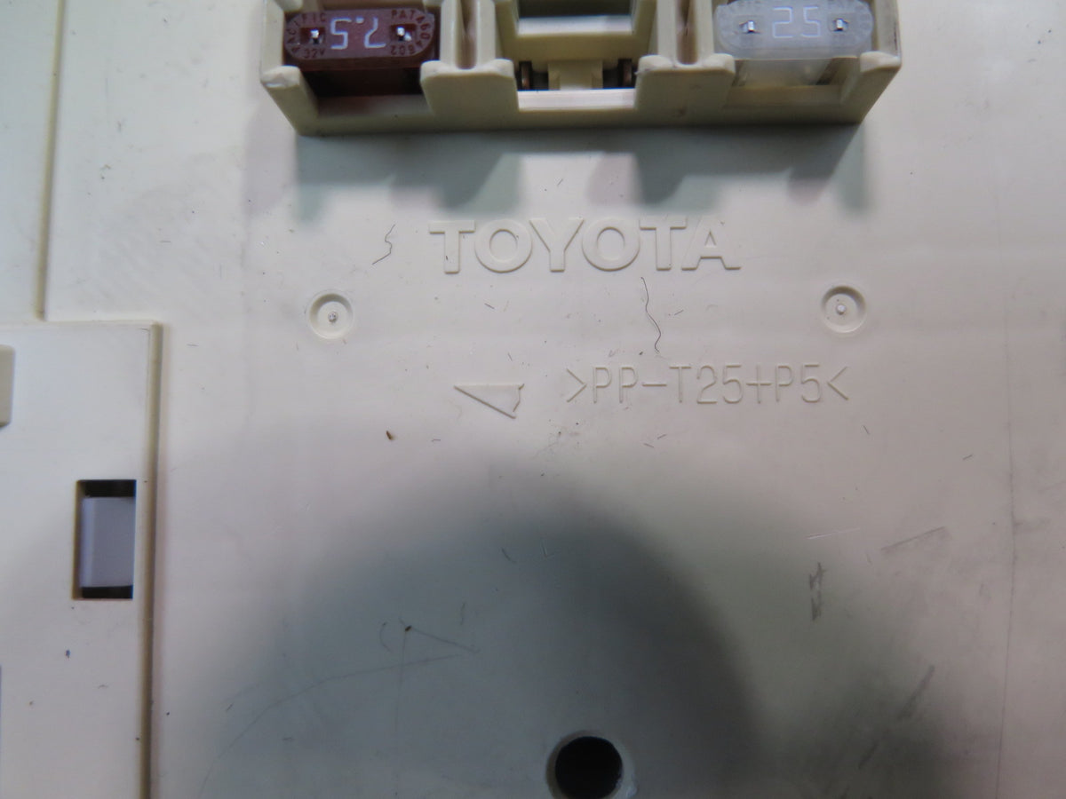 04-06 Lexus UCF30L LS430 Front Right Fuse Relay Junction Box Module OEM