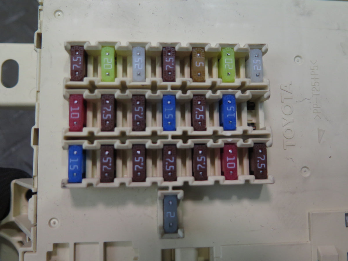 04-06 Lexus UCF30L LS430 Front Right Fuse Relay Junction Box Module OEM